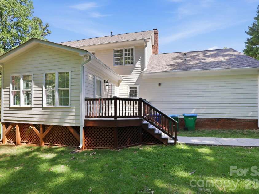 7000 Hollow Oak Drive, Mint Hill, NC 28227.  MLS# CAR4375373, YatesRealty ID 24487. 