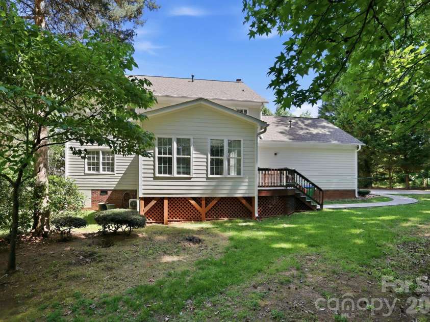 7000 Hollow Oak Drive, Mint Hill, NC 28227.  MLS# CAR4375373, YatesRealty ID 24487. 