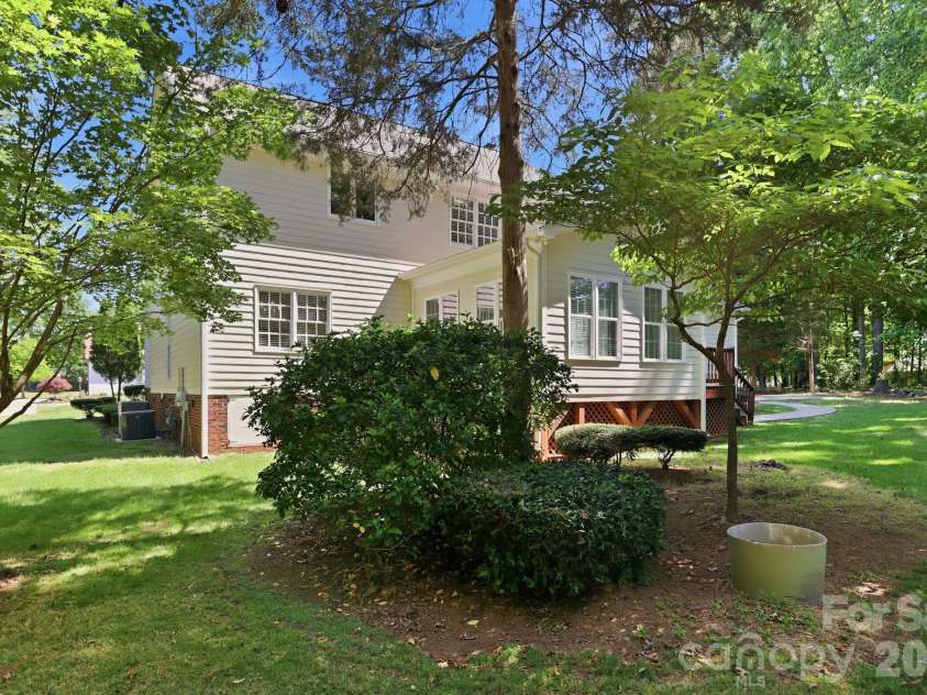7000 Hollow Oak Drive, Mint Hill, NC 28227.  MLS# CAR4375373, YatesRealty ID 24487. 