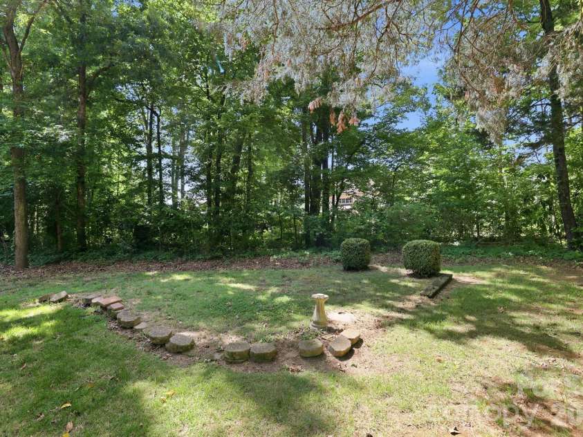 7000 Hollow Oak Drive, Mint Hill, NC 28227.  MLS# CAR4375373, YatesRealty ID 24487. 