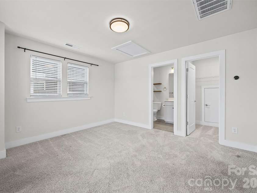 16034 Roscoe Lane, Charlotte, NC 28204.  MLS# CAR4324981, YatesRealty ID 2449. 
