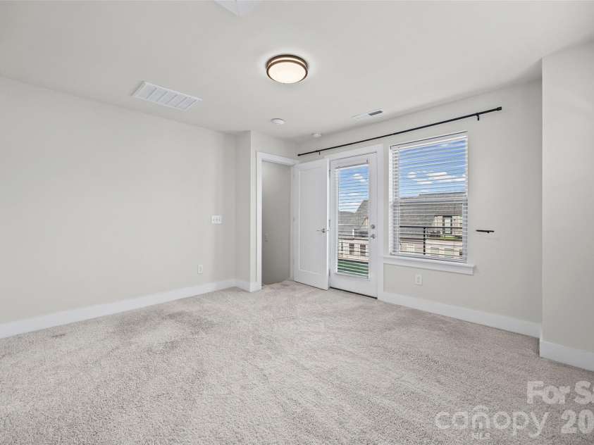16034 Roscoe Lane, Charlotte, NC 28204.  MLS# CAR4324981, YatesRealty ID 2449. 