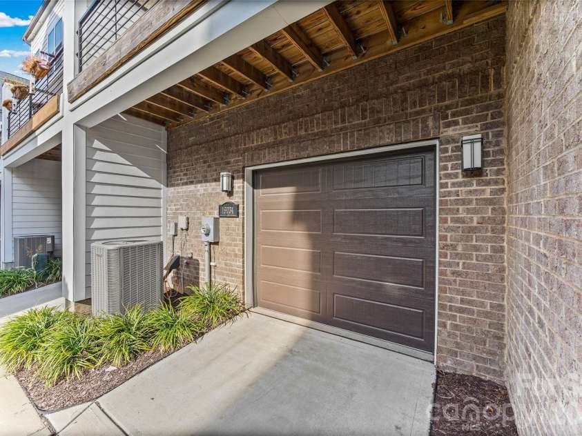 16034 Roscoe Lane, Charlotte, NC 28204.  MLS# CAR4324981, YatesRealty ID 2449. 