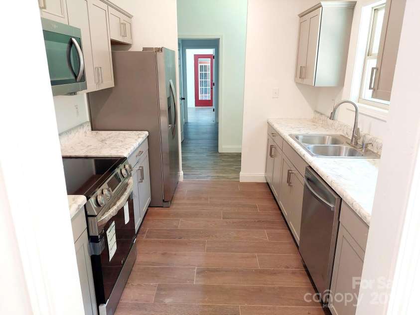 93 Badger Run, Hendersonville, NC 28739.  MLS# CAR4273888, YatesRealty ID 2449. 