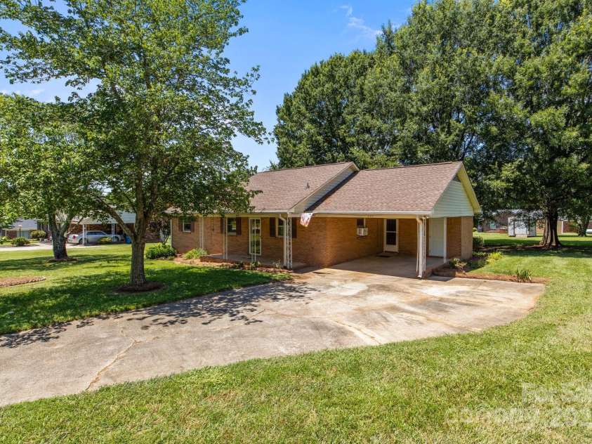 222 Mcmillian Heights Road, Iron Station, NC 28080.  MLS# CAR4279136, YatesRealty ID 24490. 