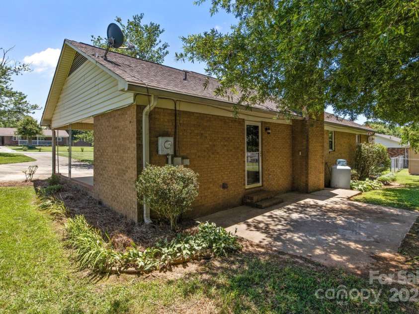 222 Mcmillian Heights Road, Iron Station, NC 28080.  MLS# CAR4279136, YatesRealty ID 24490. 