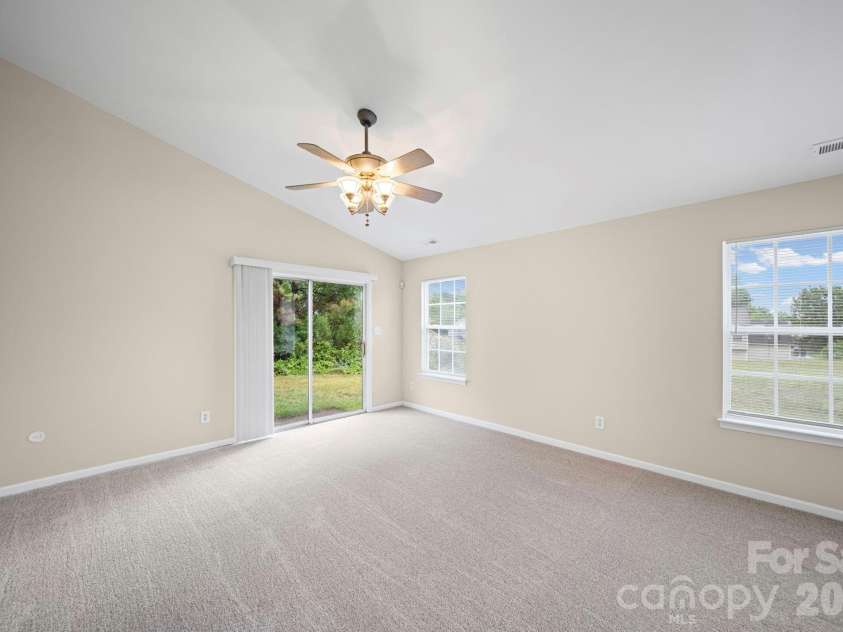 559 Railway Place, Concord, NC 28025.  MLS# CAR4380553, YatesRealty ID 24490. Dining Area