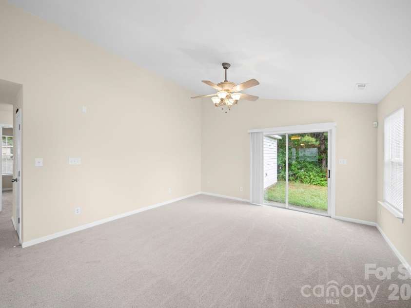 559 Railway Place, Concord, NC 28025.  MLS# CAR4380553, YatesRealty ID 24490. Great Room