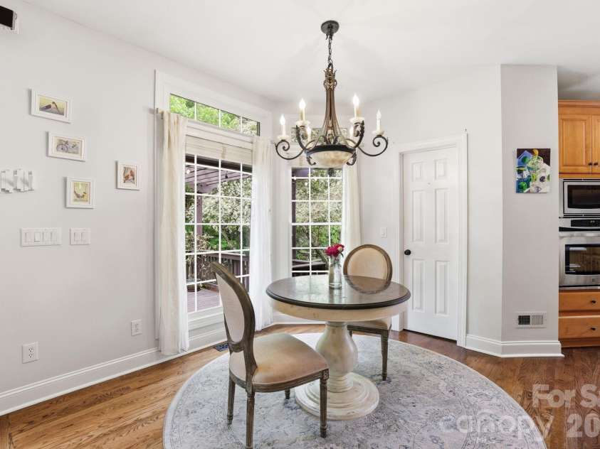 239 Sardis Pointe Road, Matthews, NC 28105.  MLS# CAR4373464, YatesRealty ID 24492. Breakfast