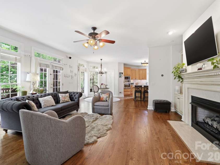 239 Sardis Pointe Road, Matthews, NC 28105.  MLS# CAR4373464, YatesRealty ID 24492. Family room
