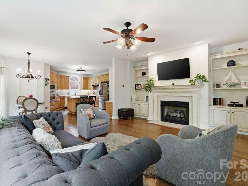 239 Sardis Pointe Road, Matthews, NC 28105.  MLS# CAR4373464, YatesRealty ID 24492. Family room