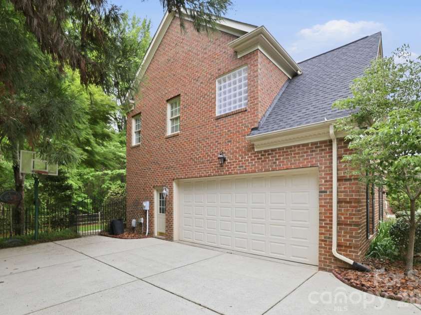 239 Sardis Pointe Road, Matthews, NC 28105.  MLS# CAR4373464, YatesRealty ID 24492. Garage