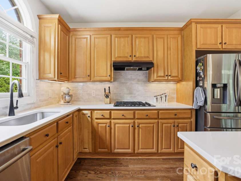 239 Sardis Pointe Road, Matthews, NC 28105.  MLS# CAR4373464, YatesRealty ID 24492. Kitchen
