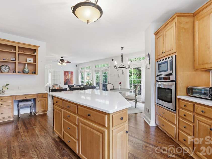 239 Sardis Pointe Road, Matthews, NC 28105.  MLS# CAR4373464, YatesRealty ID 24492. Kitchen