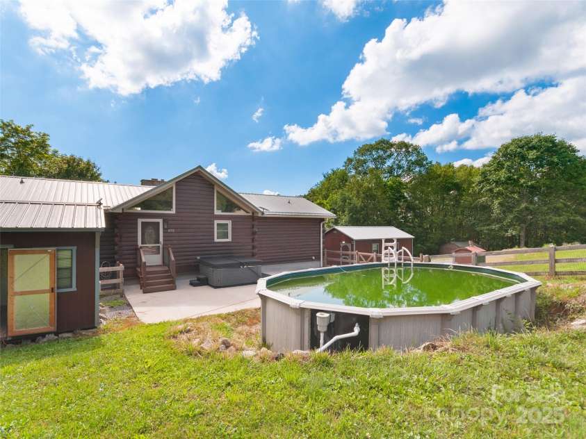 672 Windswept Ridge Road, Canton, NC 28716.  MLS# CAR4279177, YatesRealty ID 24492. 