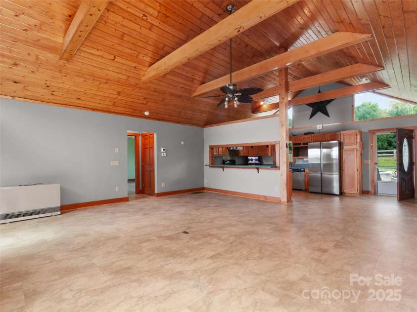 672 Windswept Ridge Road, Canton, NC 28716.  MLS# CAR4279177, YatesRealty ID 24492. 