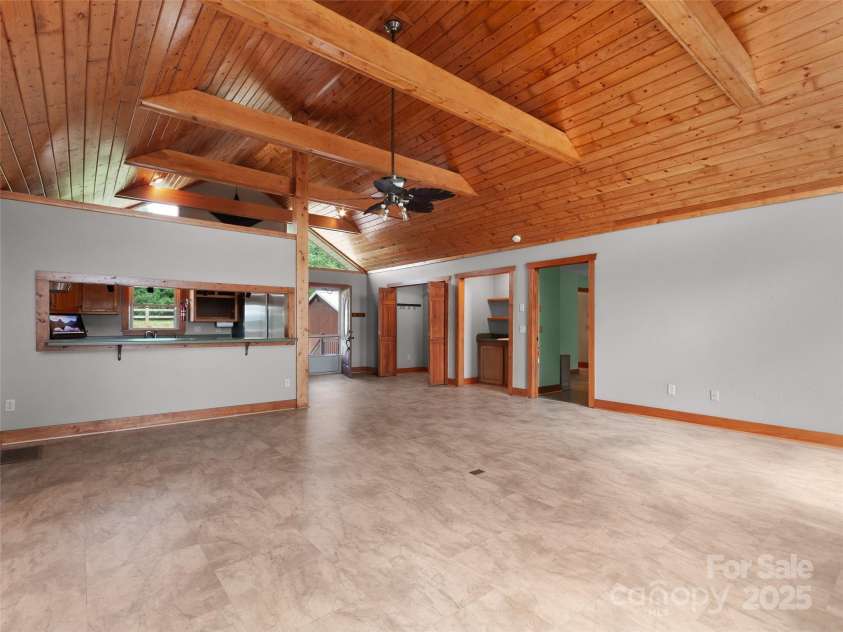 672 Windswept Ridge Road, Canton, NC 28716.  MLS# CAR4279177, YatesRealty ID 24492. 