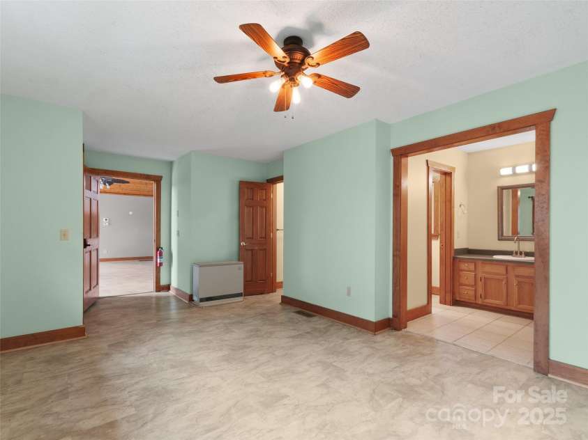 672 Windswept Ridge Road, Canton, NC 28716.  MLS# CAR4279177, YatesRealty ID 24492. 