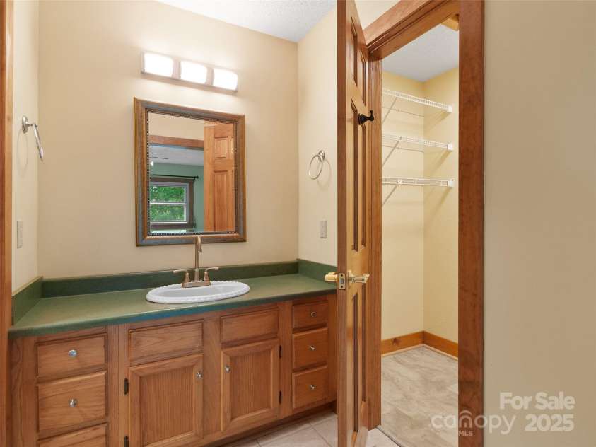 672 Windswept Ridge Road, Canton, NC 28716.  MLS# CAR4279177, YatesRealty ID 24492. 