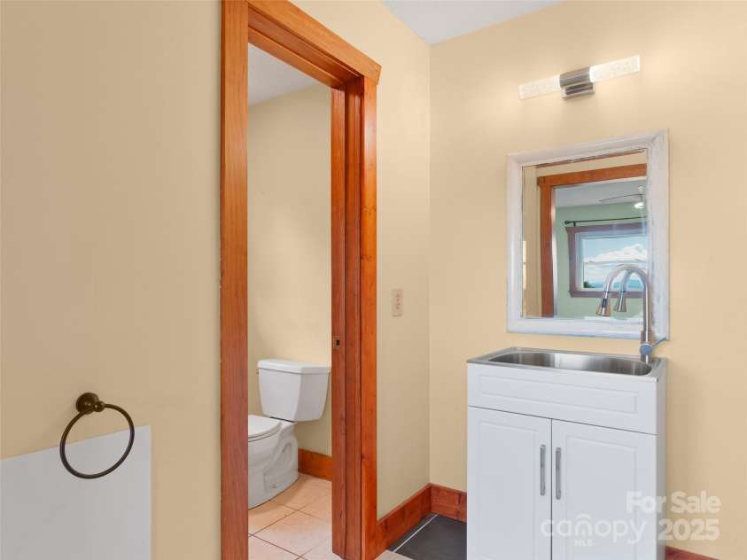 672 Windswept Ridge Road, Canton, NC 28716.  MLS# CAR4279177, YatesRealty ID 24492. 