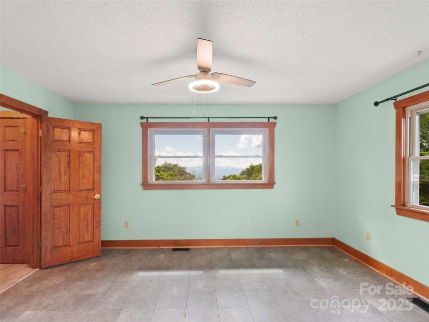 672 Windswept Ridge Road, Canton, NC 28716.  MLS# CAR4279177, YatesRealty ID 24492. 