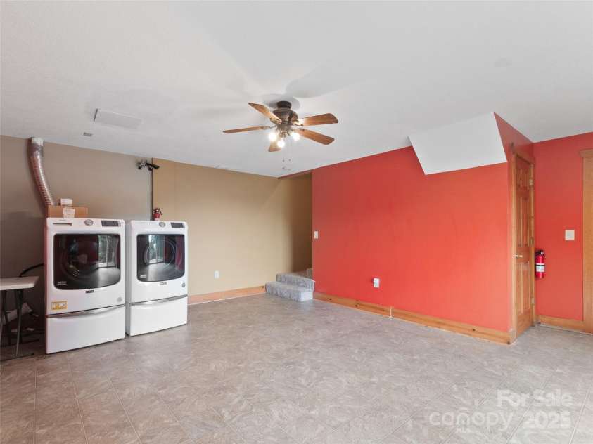 672 Windswept Ridge Road, Canton, NC 28716.  MLS# CAR4279177, YatesRealty ID 24492. 