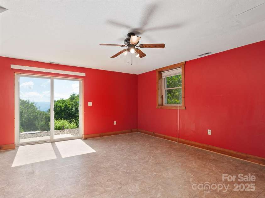 672 Windswept Ridge Road, Canton, NC 28716.  MLS# CAR4279177, YatesRealty ID 24492. 