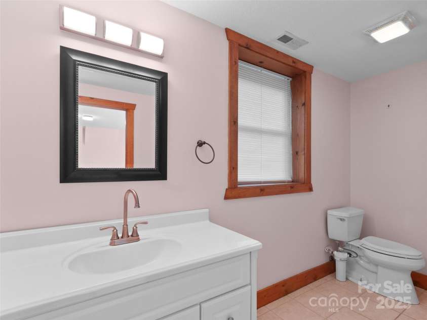 672 Windswept Ridge Road, Canton, NC 28716.  MLS# CAR4279177, YatesRealty ID 24492. 