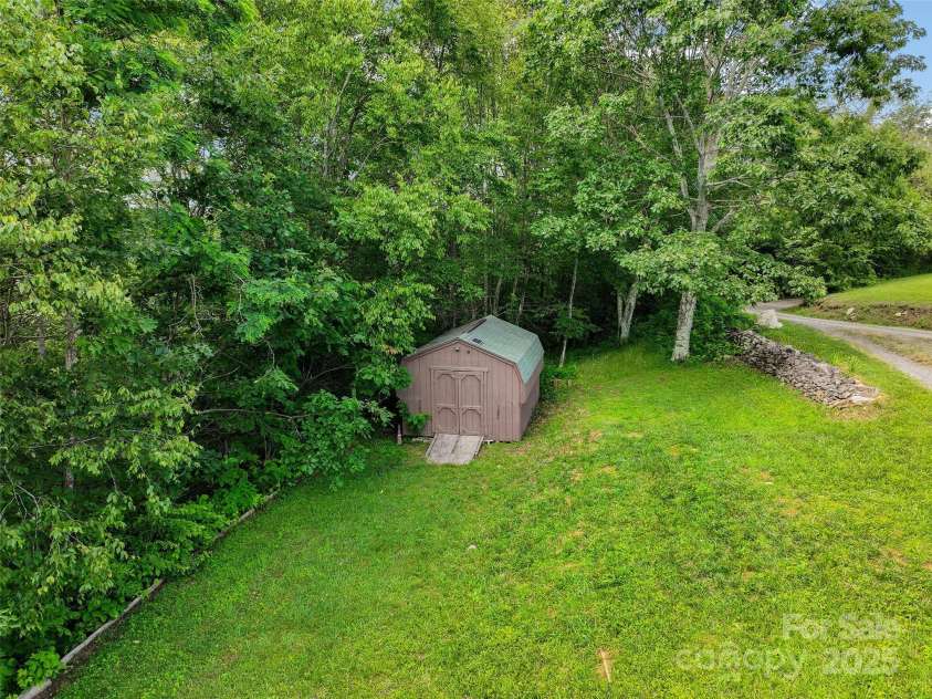 672 Windswept Ridge Road, Canton, NC 28716.  MLS# CAR4279177, YatesRealty ID 24492. 