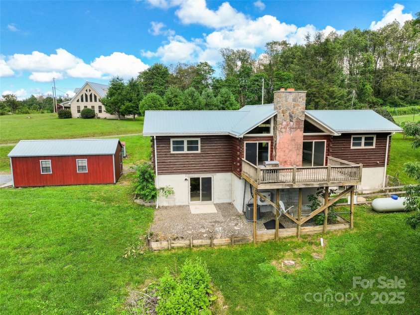 672 Windswept Ridge Road, Canton, NC 28716.  MLS# CAR4279177, YatesRealty ID 24492. 