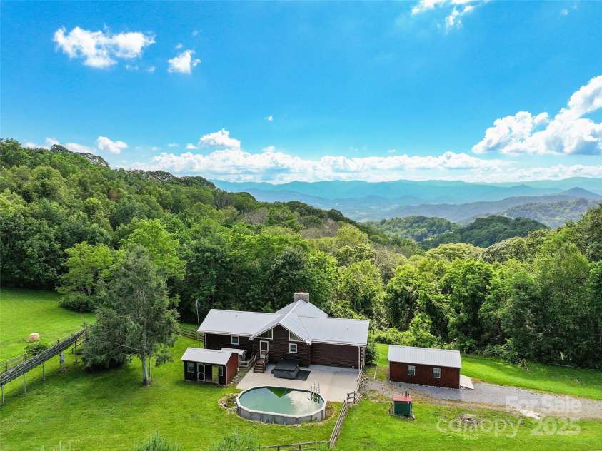 672 Windswept Ridge Road, Canton, NC 28716.  MLS# CAR4279177, YatesRealty ID 24492. 