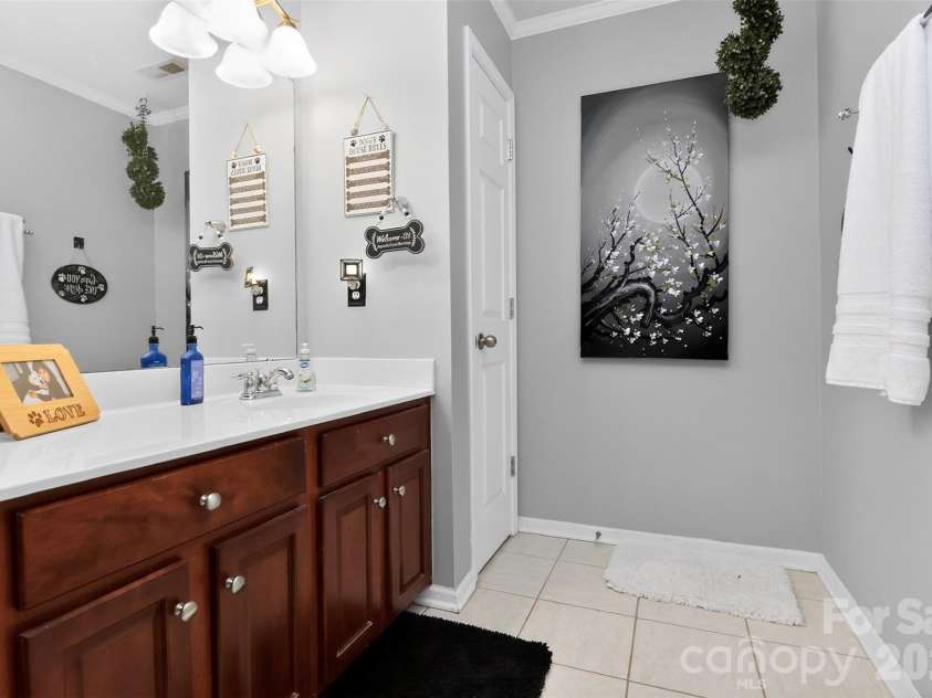 566 Cotton Field Road, Rock Hill, SC 29732.  MLS# CAR4378957, YatesRealty ID 24493. Bathroom