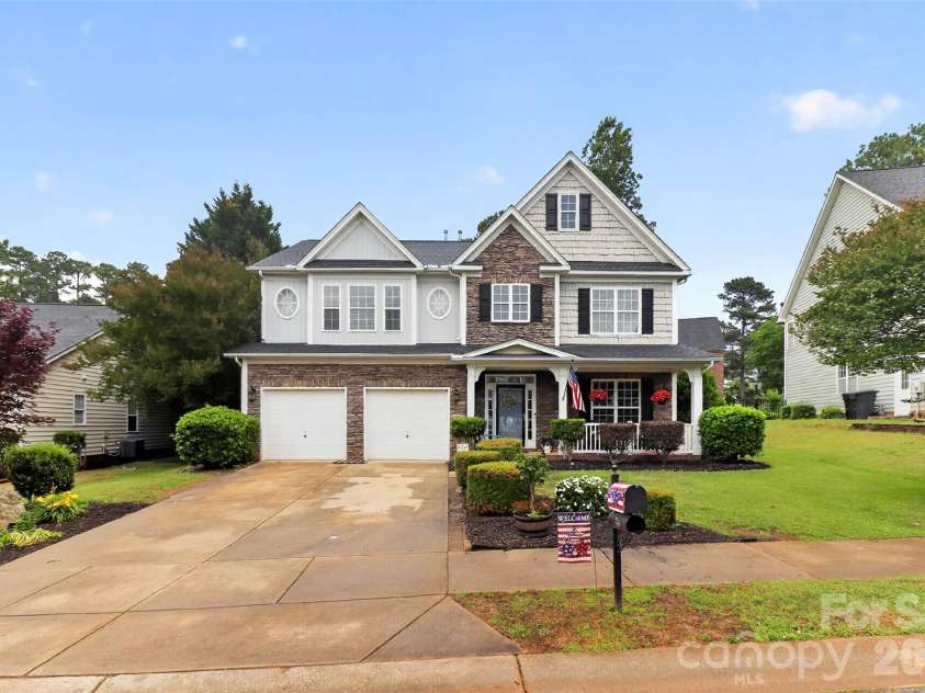566 Cotton Field Road, Rock Hill, SC 29732.  MLS# CAR4378957, YatesRealty ID 24493. Driveway