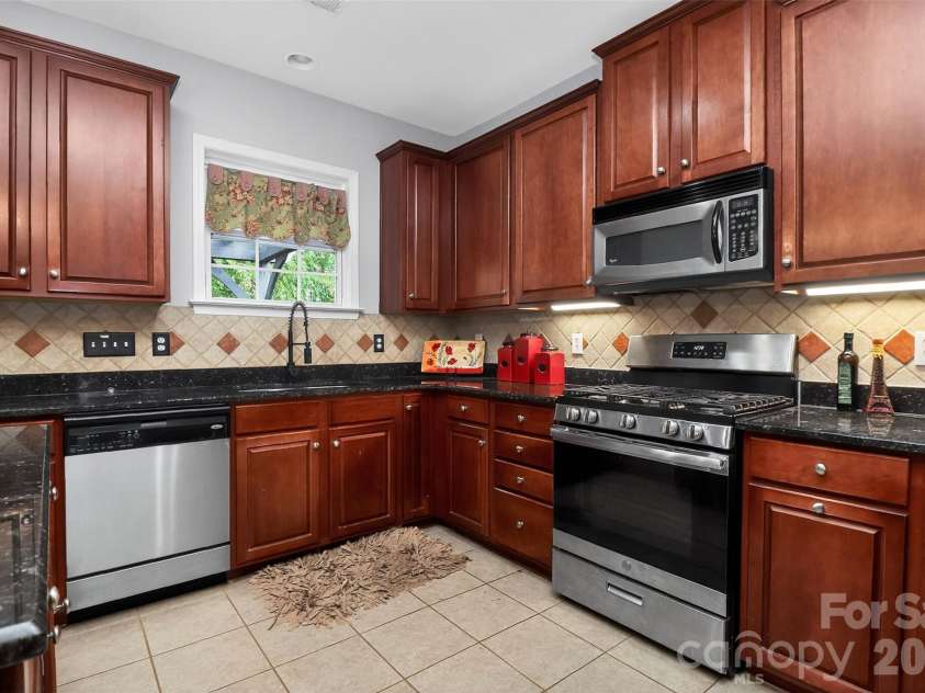 566 Cotton Field Road, Rock Hill, SC 29732.  MLS# CAR4378957, YatesRealty ID 24493. Kitchen