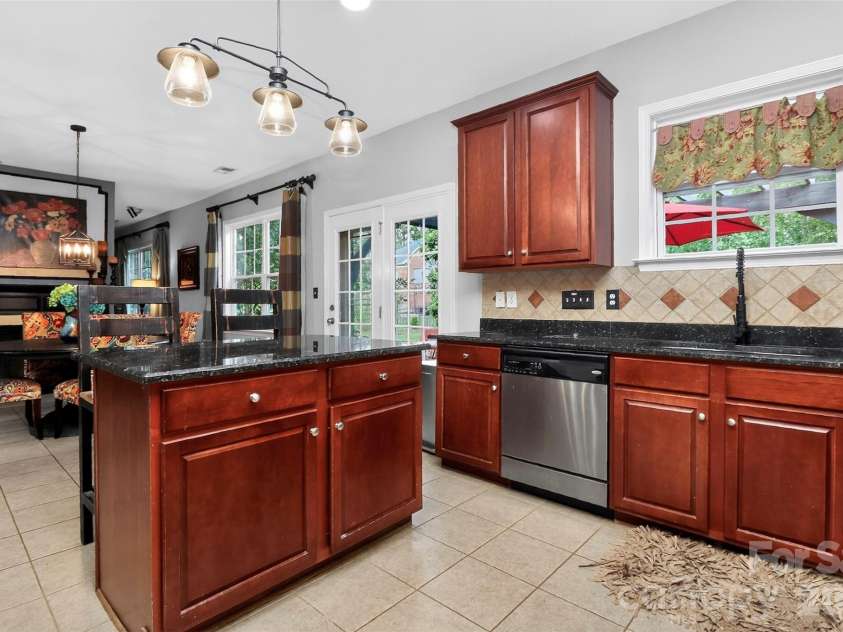 566 Cotton Field Road, Rock Hill, SC 29732.  MLS# CAR4378957, YatesRealty ID 24493. Kitchen