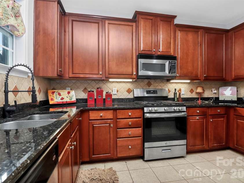 566 Cotton Field Road, Rock Hill, SC 29732.  MLS# CAR4378957, YatesRealty ID 24493. Kitchen