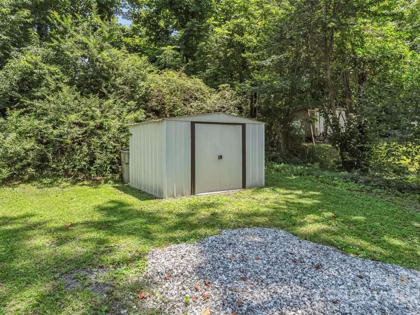 1631 Berkley Street, Lenoir, NC 28645.  MLS# CAR4276482, YatesRealty ID 24494. 