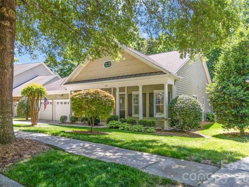 240 Clairborne Court, Matthews, NC 28104.  MLS# CAR4382430, YatesRealty ID 24494. 