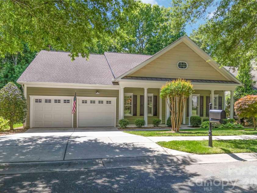 240 Clairborne Court, Matthews, NC 28104.  MLS# CAR4382430, YatesRealty ID 24494. 
