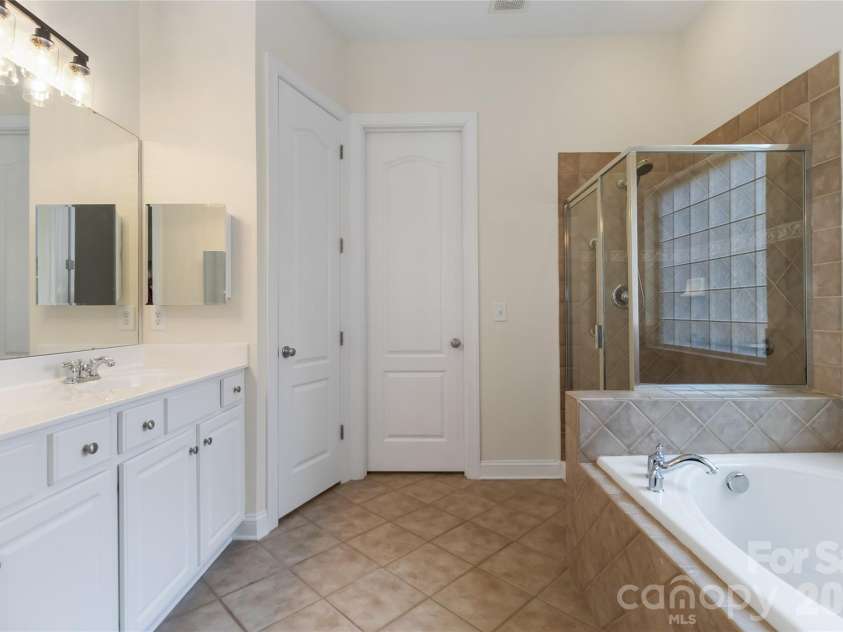 240 Clairborne Court, Matthews, NC 28104.  MLS# CAR4382430, YatesRealty ID 24494. 