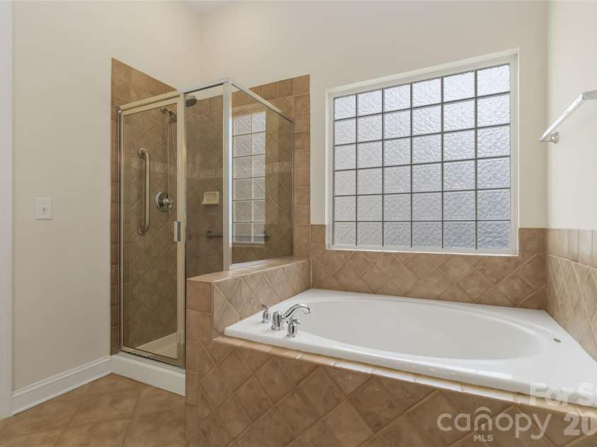 240 Clairborne Court, Matthews, NC 28104.  MLS# CAR4382430, YatesRealty ID 24494. 