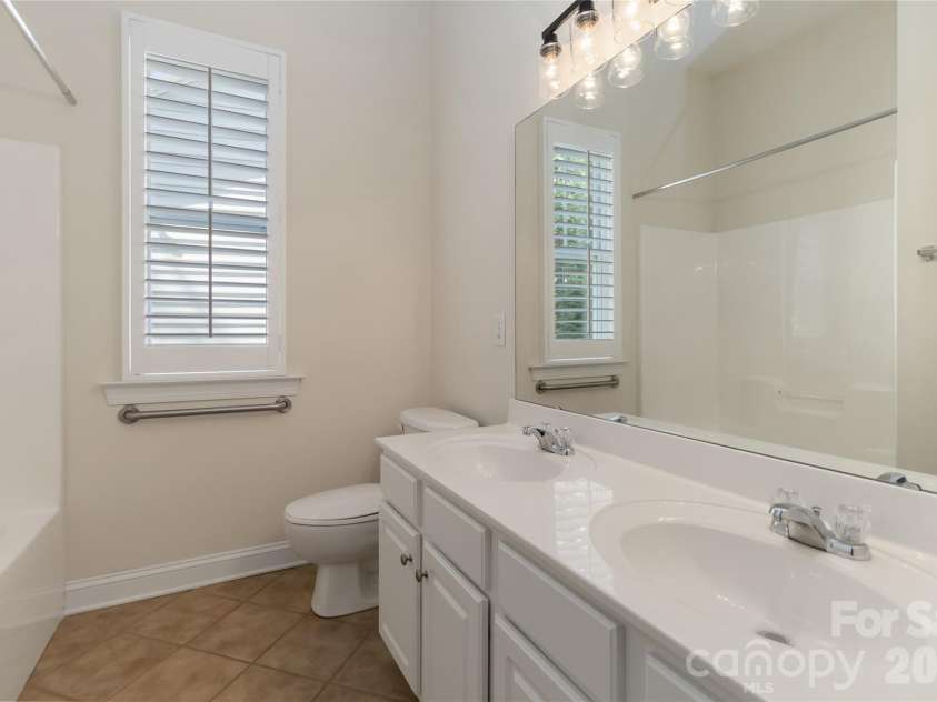 240 Clairborne Court, Matthews, NC 28104.  MLS# CAR4382430, YatesRealty ID 24494. 