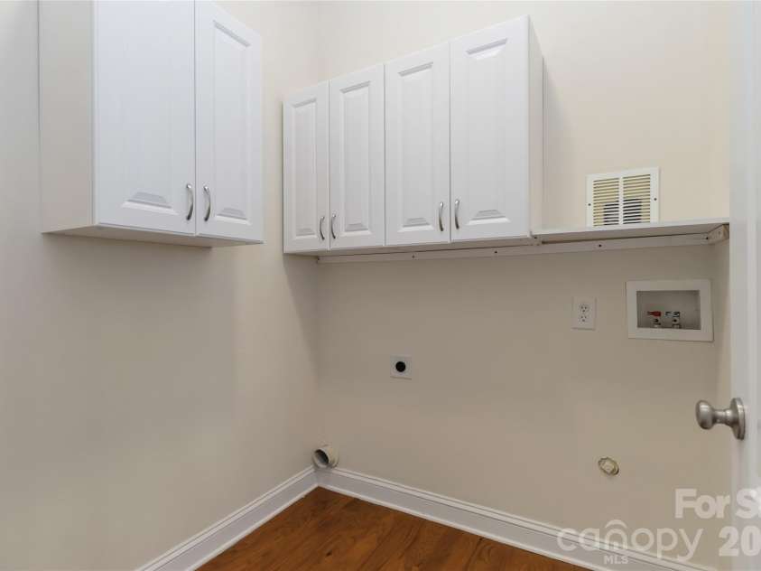 240 Clairborne Court, Matthews, NC 28104.  MLS# CAR4382430, YatesRealty ID 24494. 