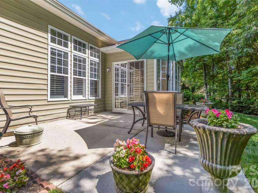 240 Clairborne Court, Matthews, NC 28104.  MLS# CAR4382430, YatesRealty ID 24494. 