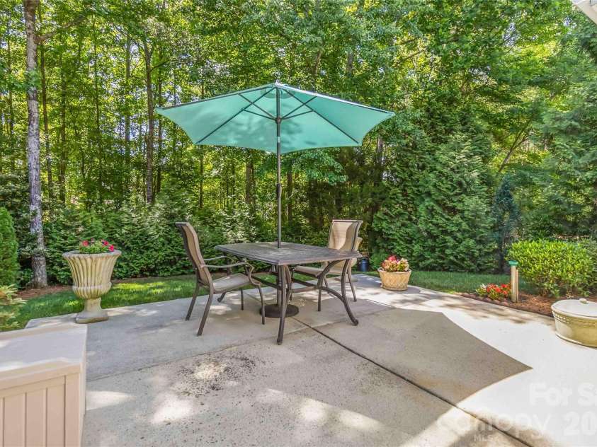240 Clairborne Court, Matthews, NC 28104.  MLS# CAR4382430, YatesRealty ID 24494. 