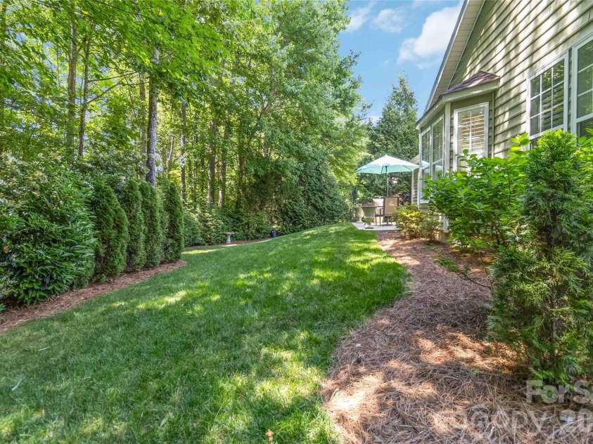 240 Clairborne Court, Matthews, NC 28104.  MLS# CAR4382430, YatesRealty ID 24494. 