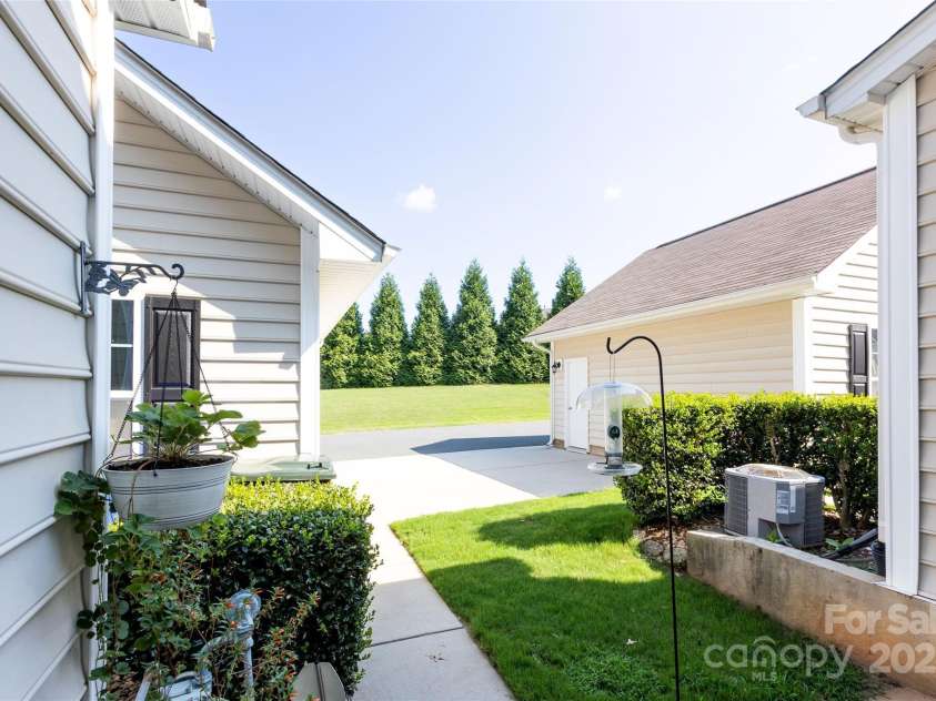 141 Leyton Loop, Mooresville, NC 28117.  MLS# CAR4278970, YatesRealty ID 24495. 