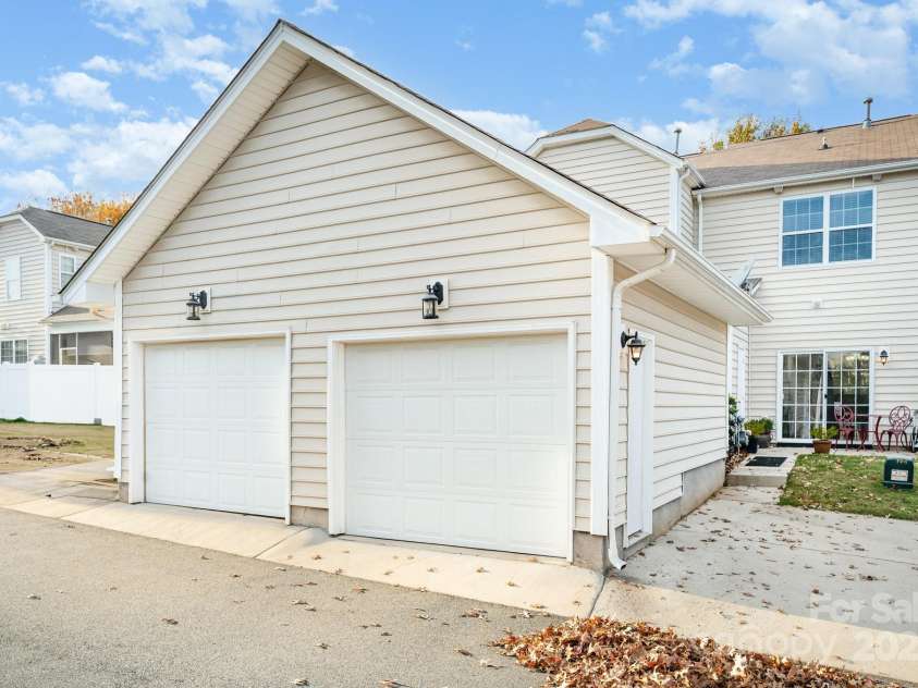 141 Leyton Loop, Mooresville, NC 28117.  MLS# CAR4322648, YatesRealty ID 24495. 