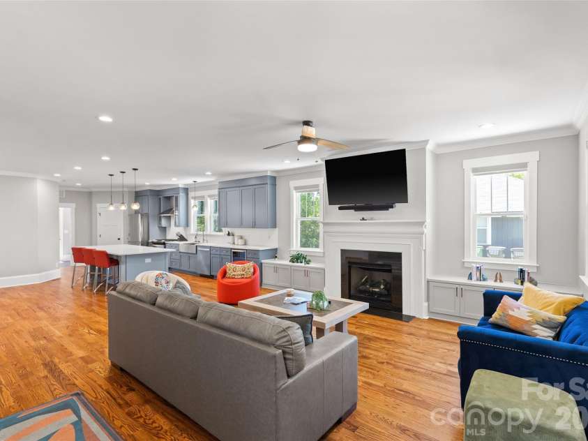 2315 Dundeen Street, Charlotte, NC 28216.  MLS# CAR4379399, YatesRealty ID 24495. 