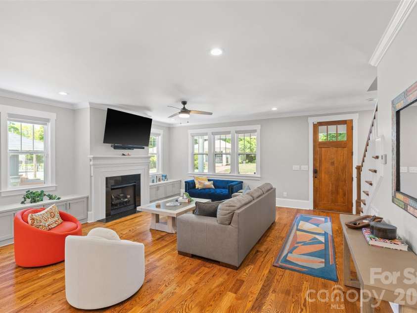 2315 Dundeen Street, Charlotte, NC 28216.  MLS# CAR4379399, YatesRealty ID 24495. 